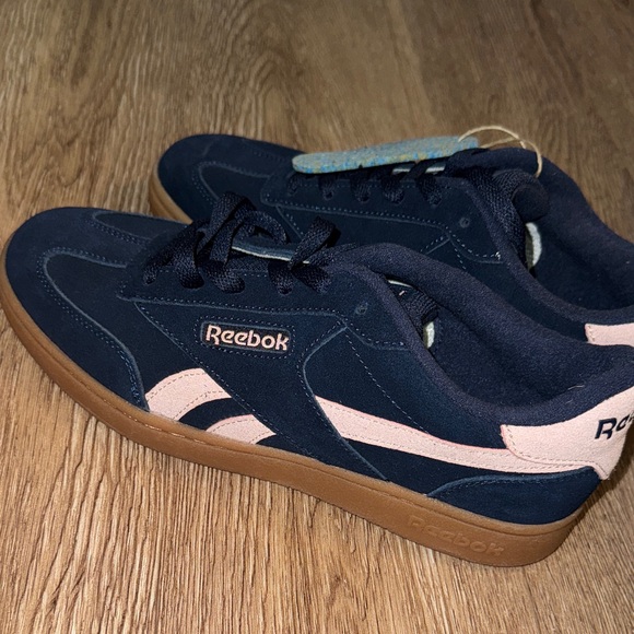 Reebok - Picture 2 of 8